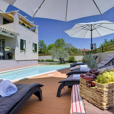 Superb Modern With Pool