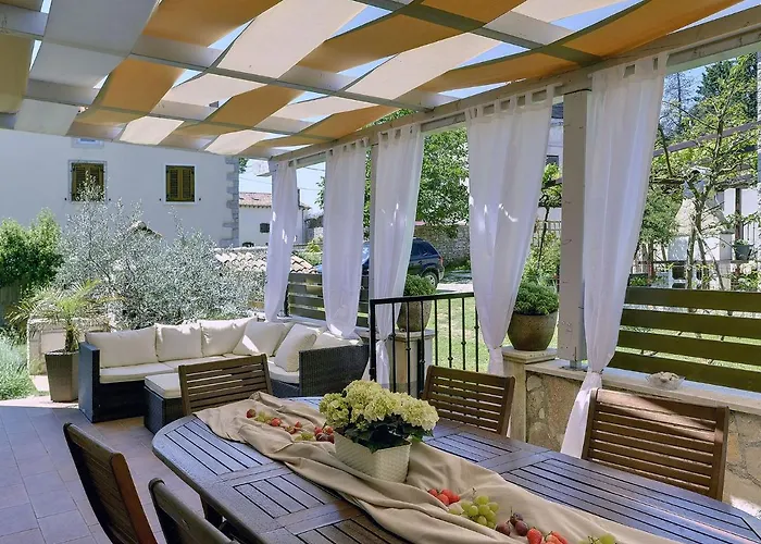 Villa In Near & Pool Krnica