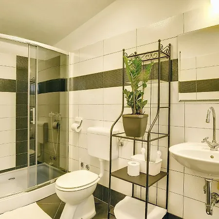 Vila In Near & Pool *