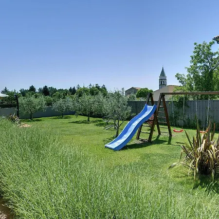 Vila In Near & Pool *