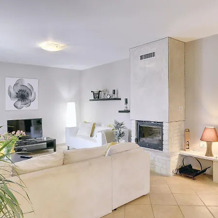 Vila In Near & Pool