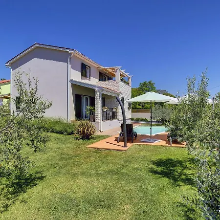 In Near & Pool Vila